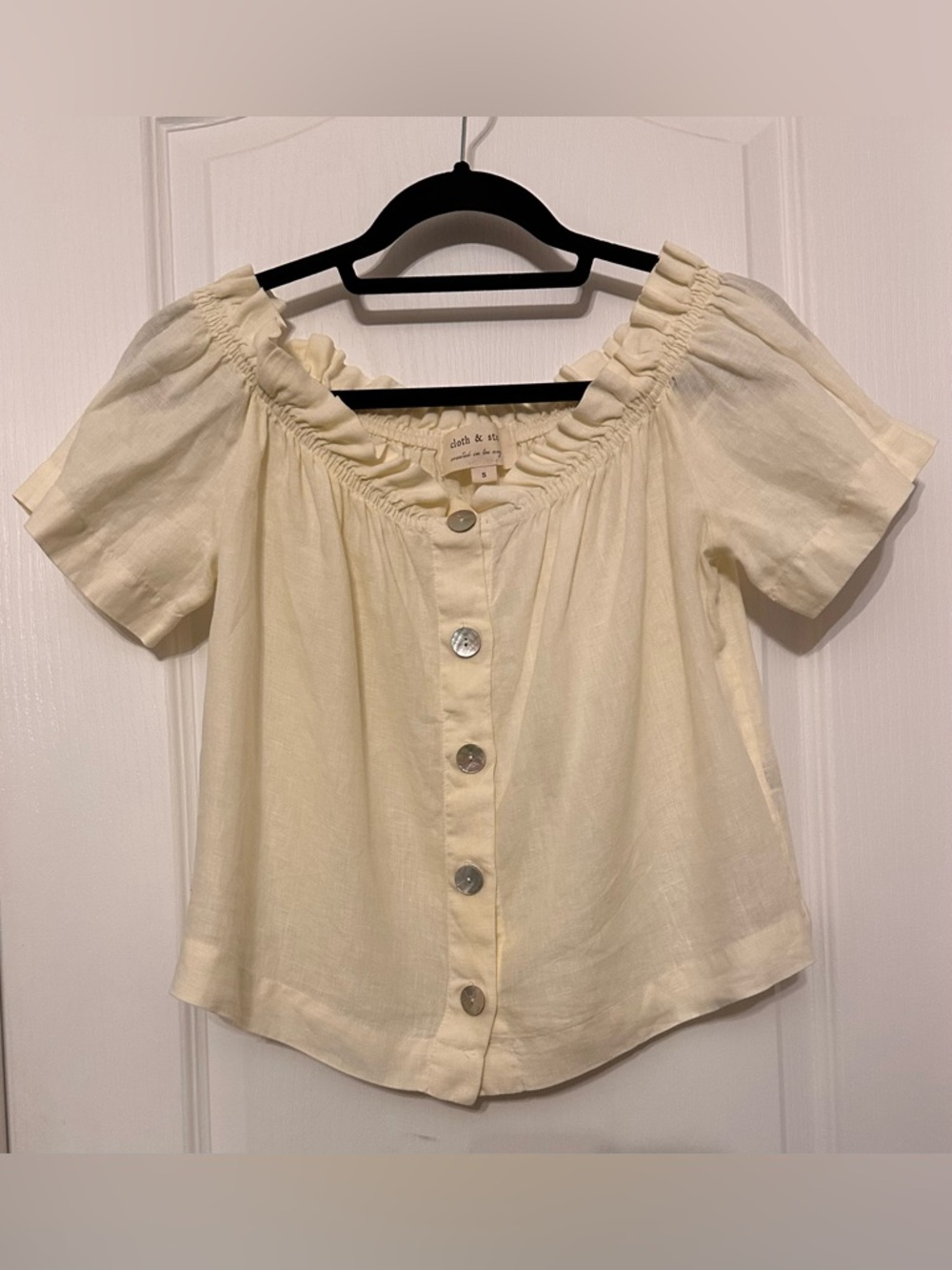 cloth & stone Cream Button-Front Off-Shoulder Crop Top